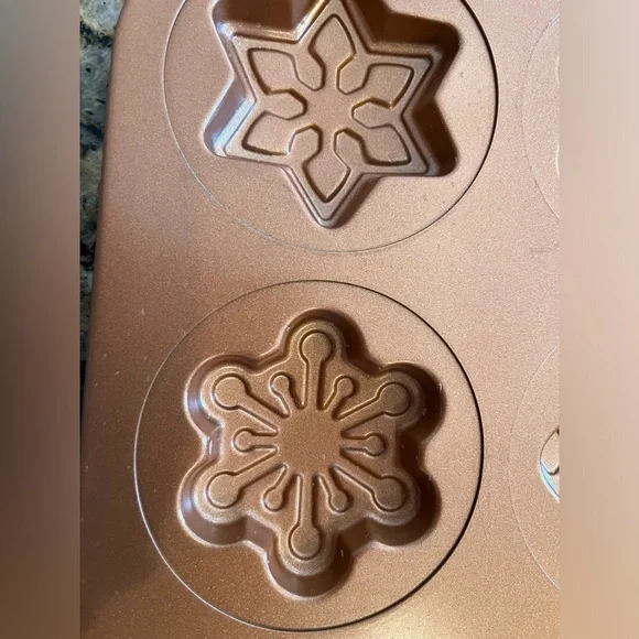 Wilton Premium Copper Snowflake Mold Cookie Baking Tray - Picture 3 of 4